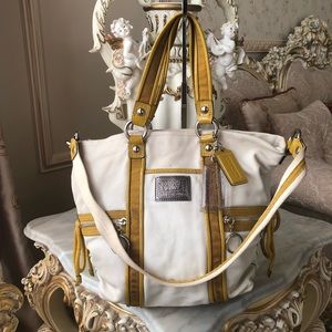 • COACH POPPY RARE HANDBAG •